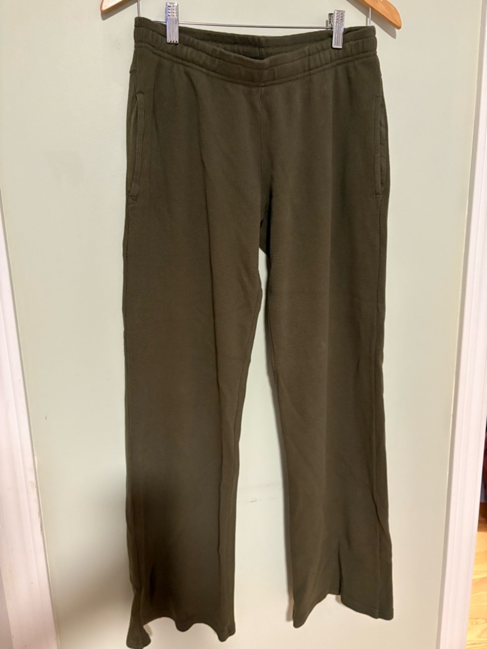 NWOT Brandy Mellville John Galt Women’s Army Green 100% Cotton  Waffle Pants
